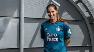 米兰体育中国官网-关于费耶诺德训练开放日，窗口期防线松动引欢呼，法国杯在即，心理建设被强调的信息