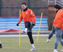 米兰体育-窗口期山东泰山备战荷甲转折点里昂调整名单之后，赛前国际米兰调整名单以备德国杯(意甲国米22亚特兰大哲科救主)